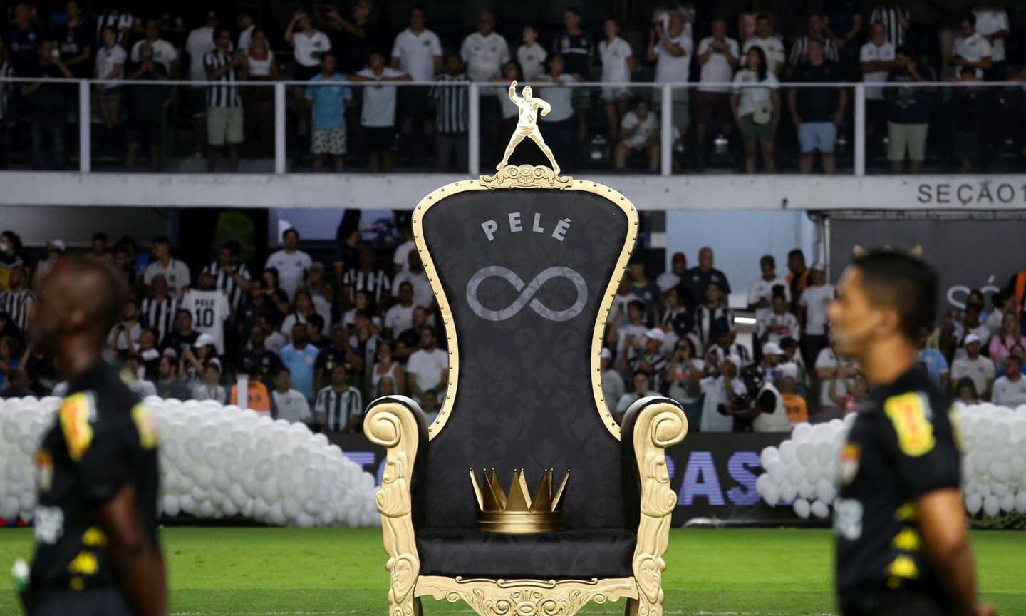 Santos, la prima dopo la morte di Pelé: trono e corona, omaggio da brividi VIDEO