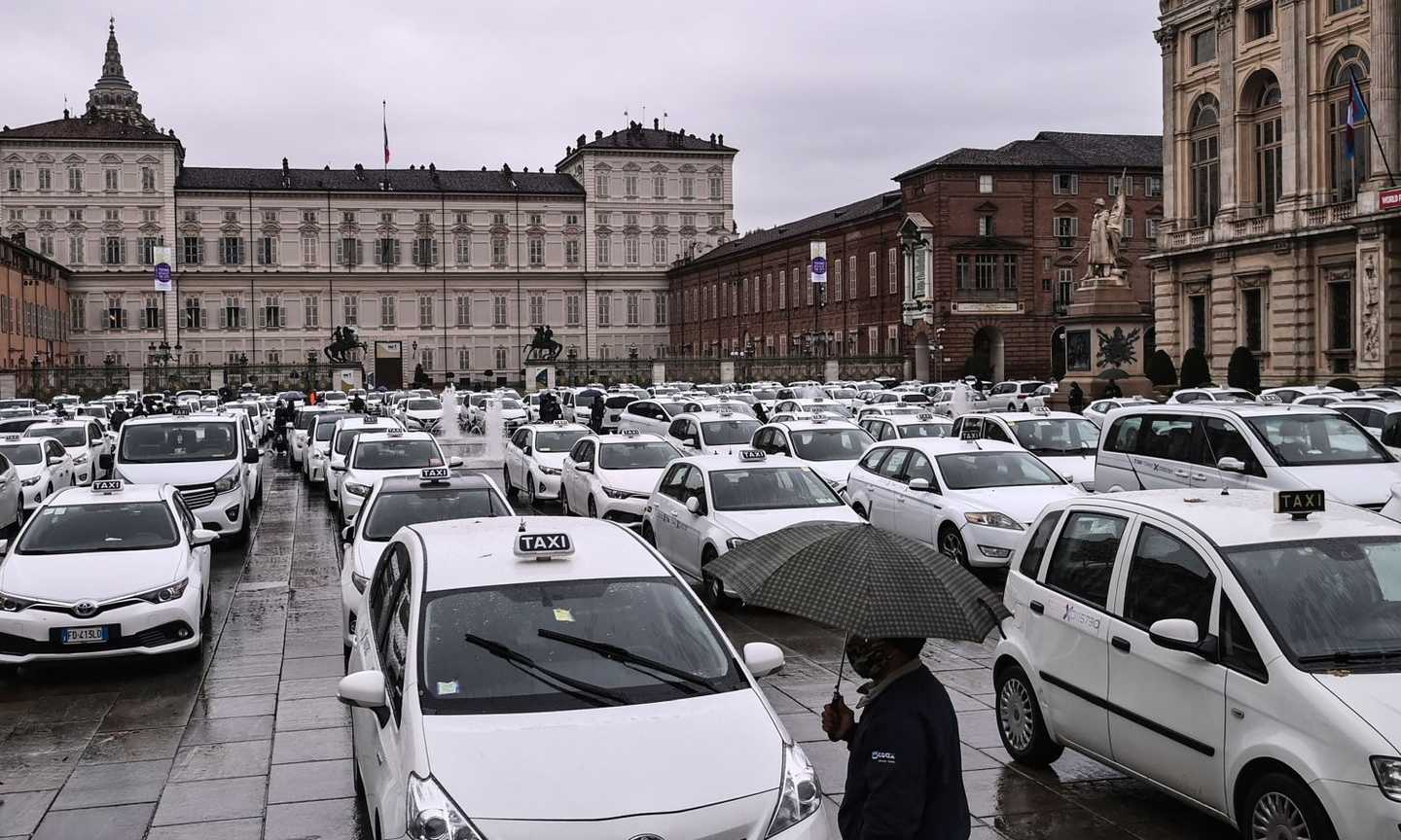 Un tifoso juventino rifiuta 100mila euro per il suo taxi bianco(nero): la storia