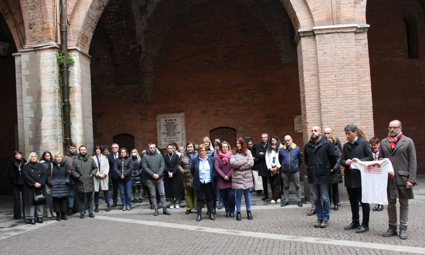 Cremona si ferma nel ricordo di Vialli: lutto cittadino e messa. Da Bettega a Ferrara, quanti amici! FOTO