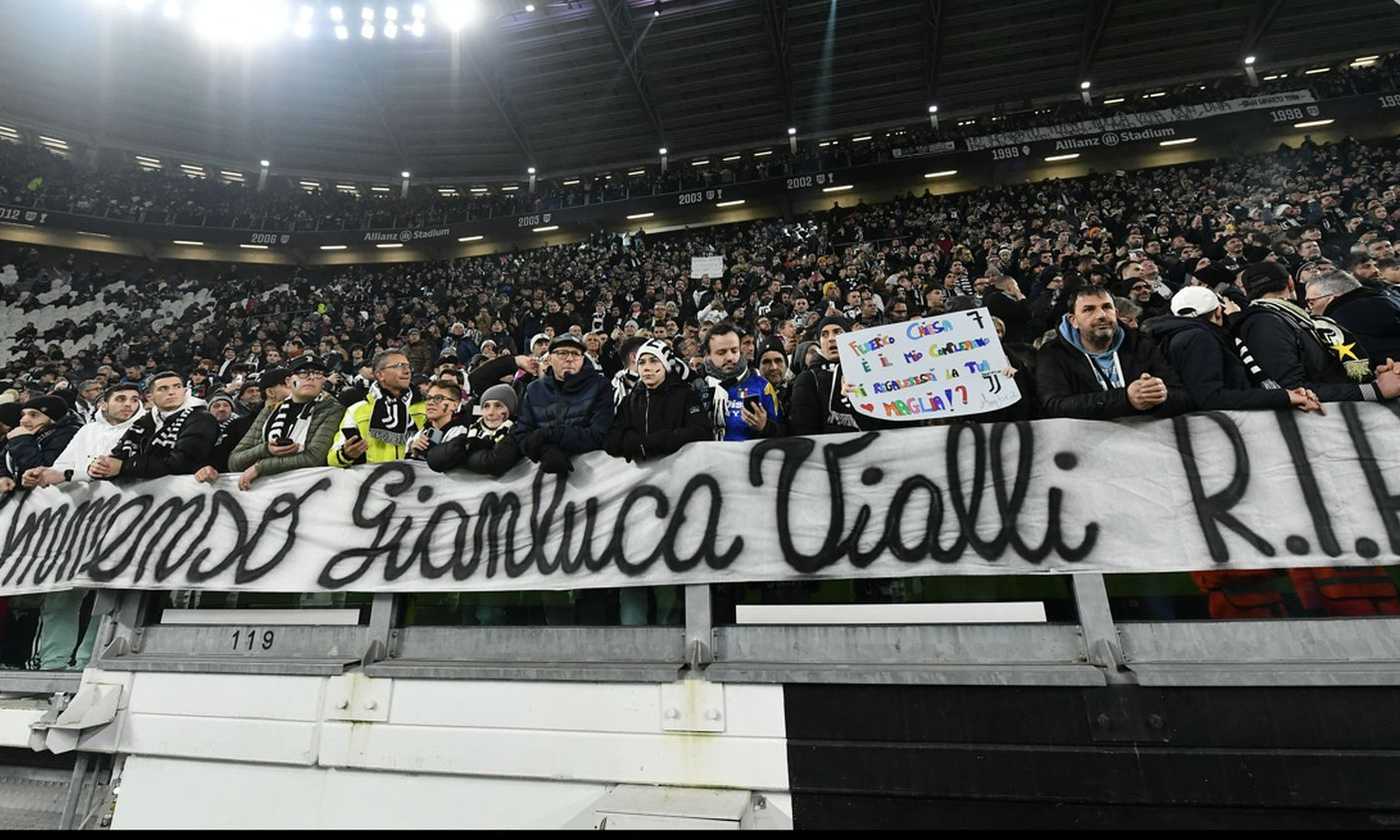 Vialli, il ricordo dei tifosi della Juve: 'Capitano vero, eroe bianconero'  FOTO. Applausi e cori, poi il minuto di silenzio, Serie A