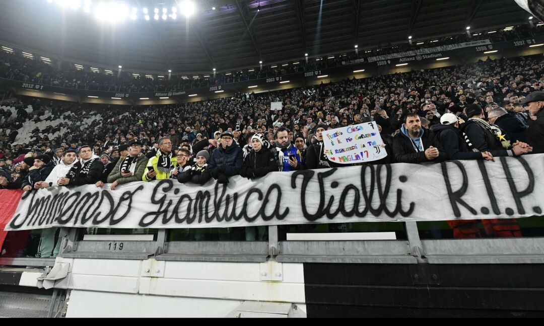 Juve, Lo Stadium Celebra Vialli: ‘Ciao Gianluca’, Gli Striscioni Nelle ...