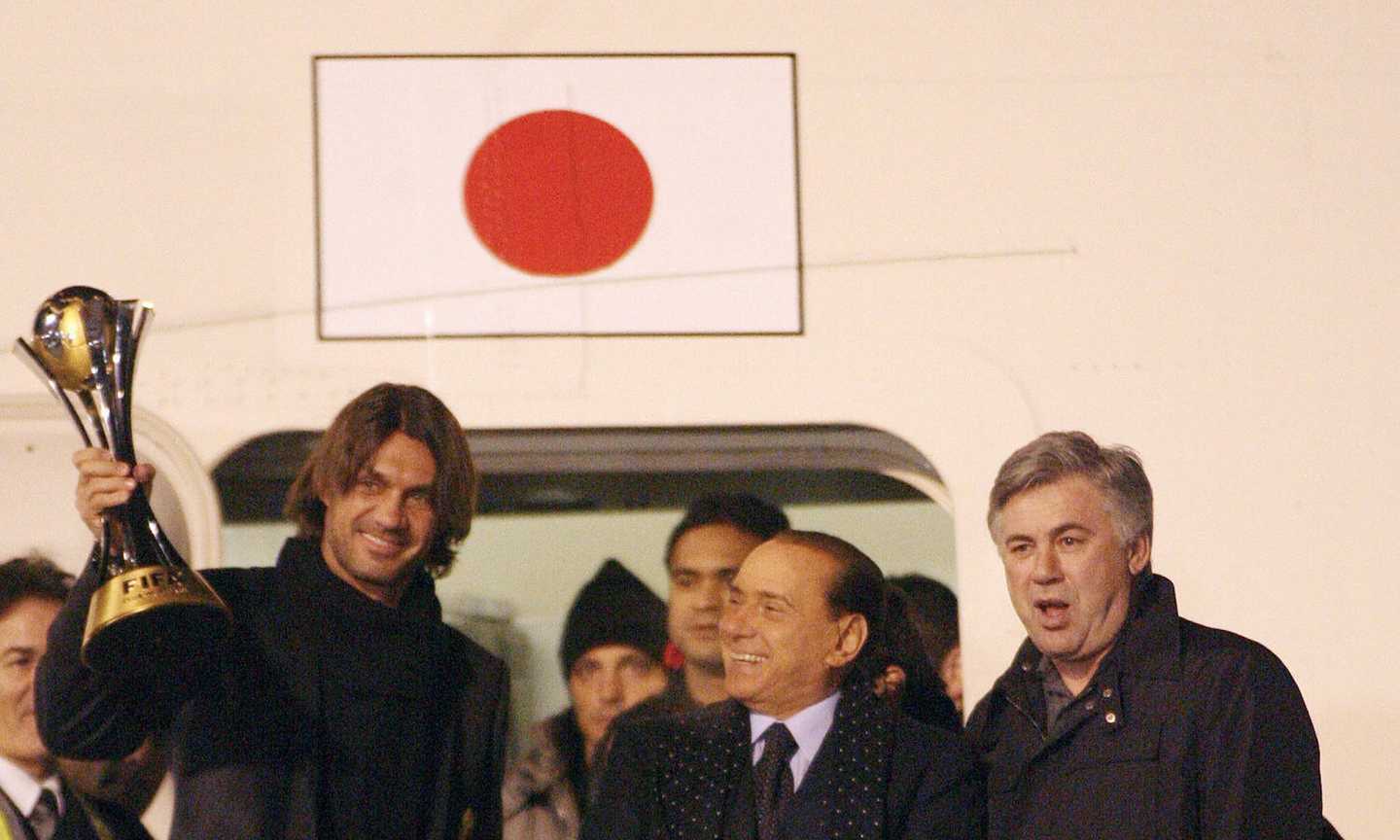 Maldini assente al funerale di Berlusconi: gioca a padel VIDEO