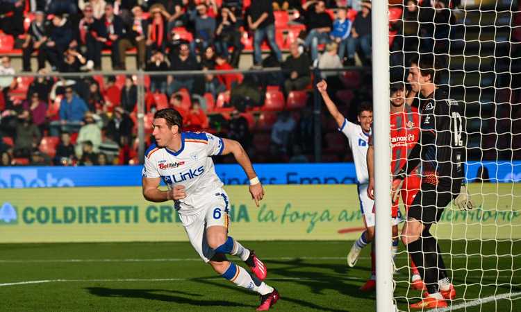 La Cremonese vince solo in Coppa: Baschirotto e Strefezza fanno volare il Lecce a pari punti con la Juve