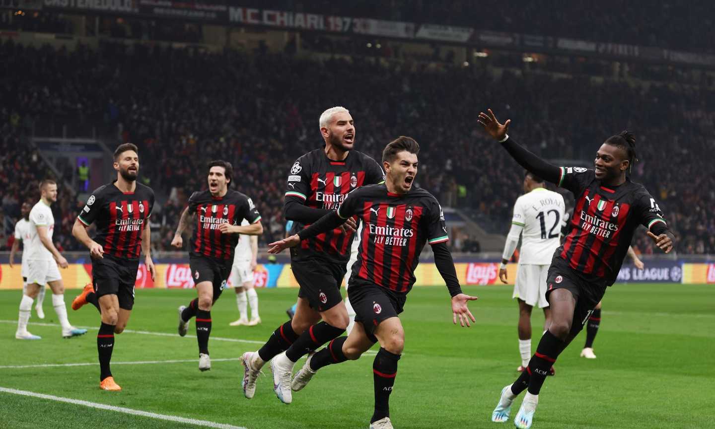 Diaz in tuffo, ottavi d’andata al Milan: il Tottenham cade 1-0, ma che rimpianti Thiaw e De Ketelaere