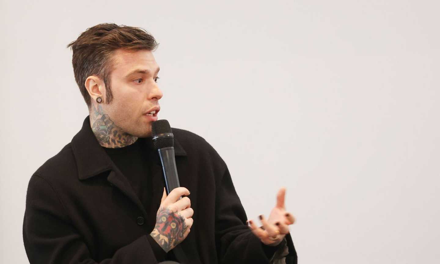 Fedez al capo ultrà del Milan: "Se distribuisci la mia bibita a San Siro..."