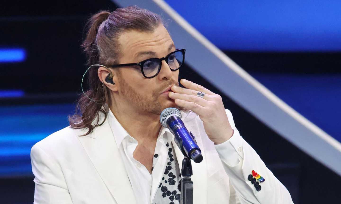 Sanremo, Grignani interrompe l'esibizione e difende Blanco: cosa succede al FantaSanremo