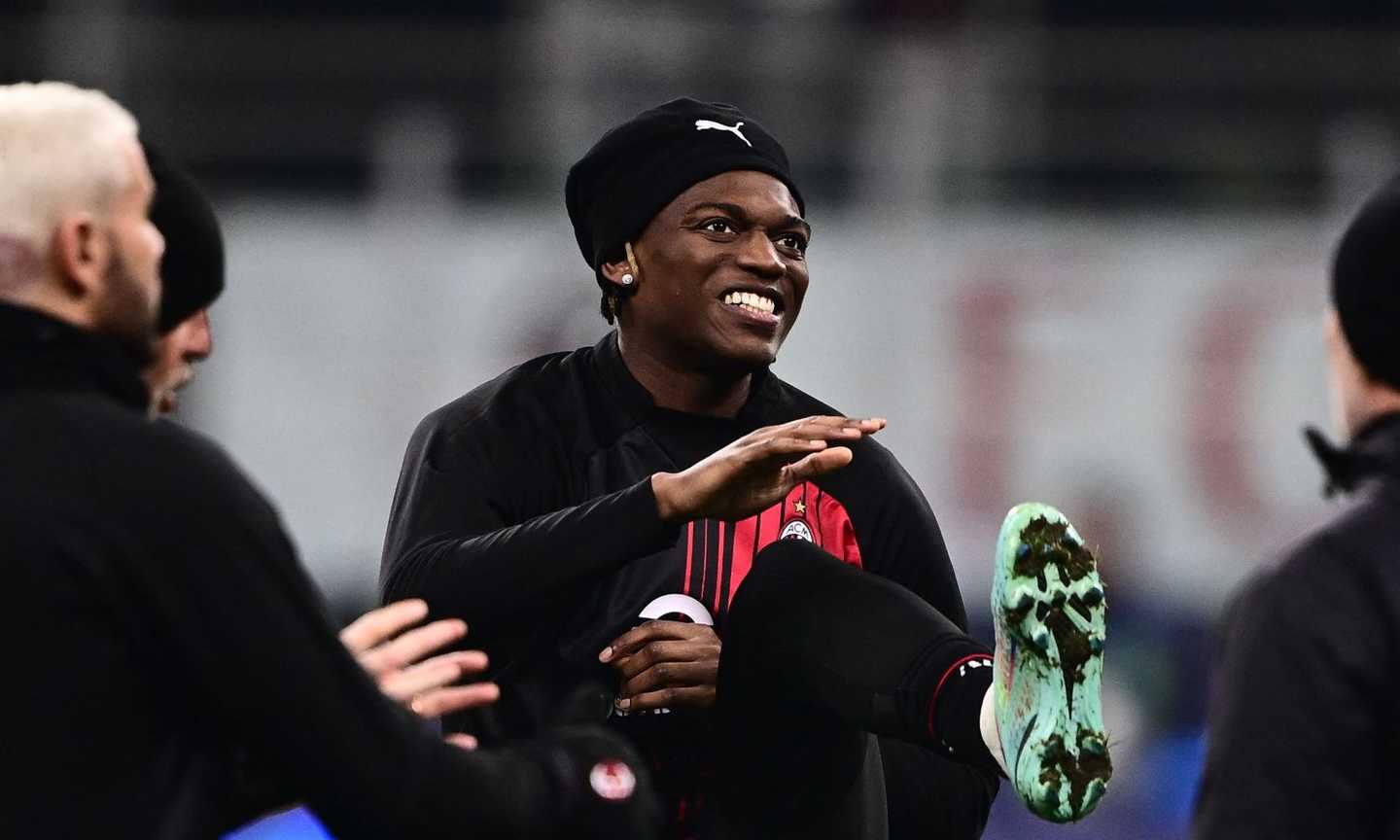 Milan, Leao: 'Con il nuovo modulo ho più libertà. Il gol? Viene prima la squadra'