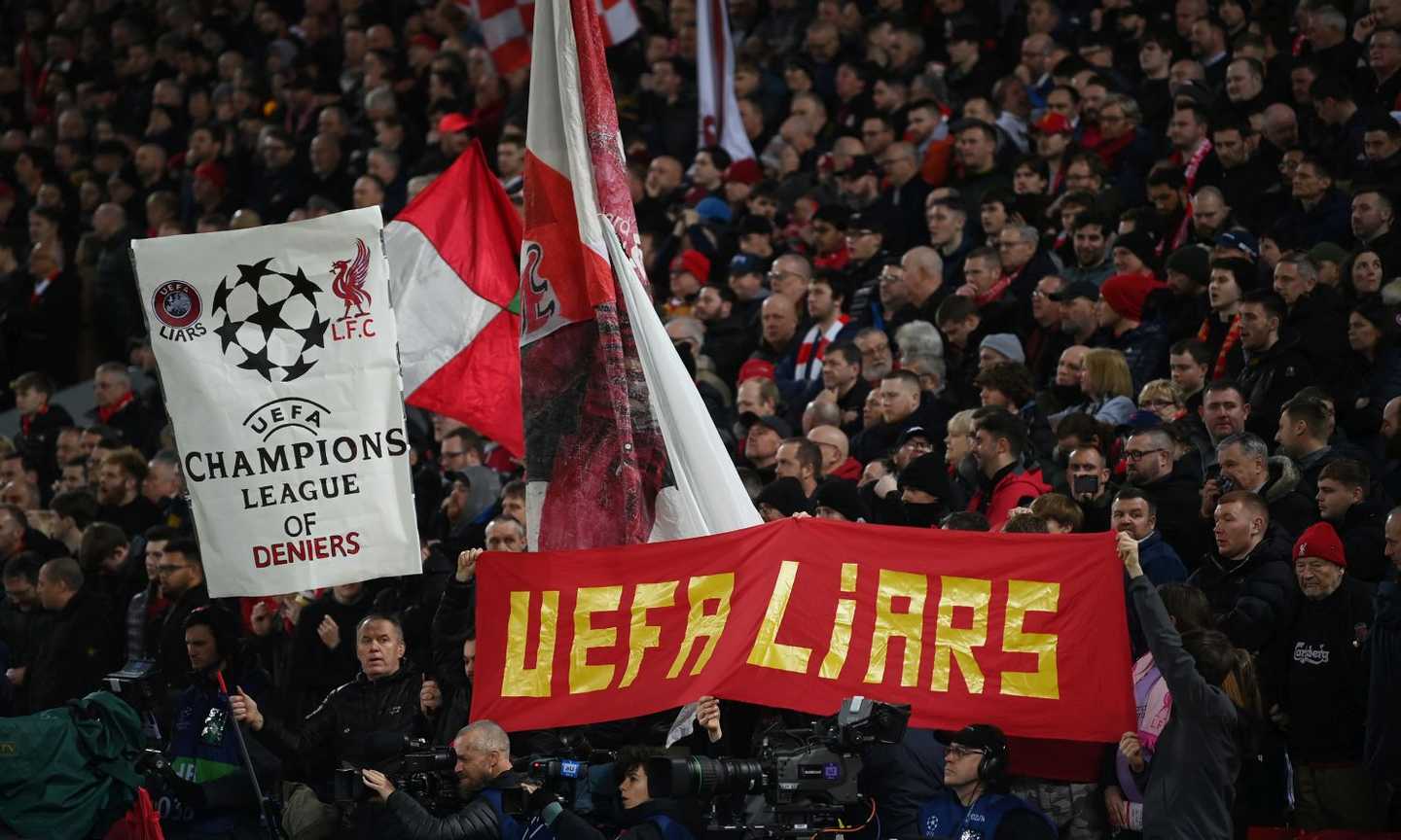 Liverpool, protesta contro la UEFA e Ceferin per i fatti della finale di Parigi: 'Bugiardi, dimettetevi'