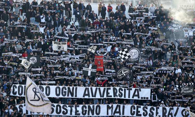 Spezia, cori vergognosi contro il Napoli e i suoi tifosi: 'Maradona non pippa più', 'Lavali col fuoco...'