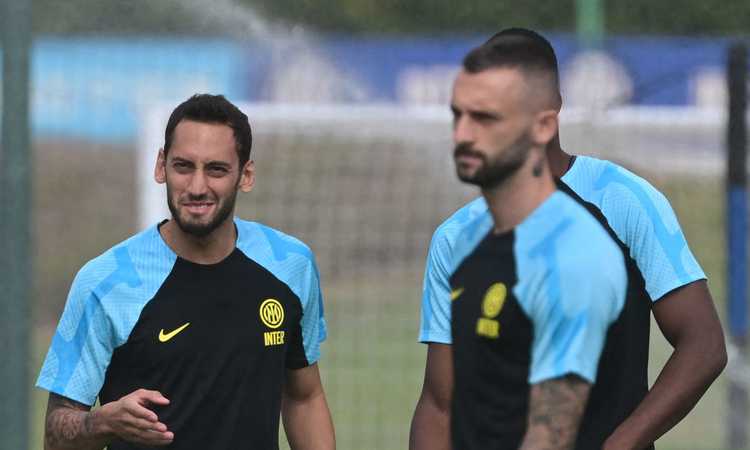 Calhanoglu ko, l'Inter ha bisogno di Brozovic. Anche sul mercato: il punto