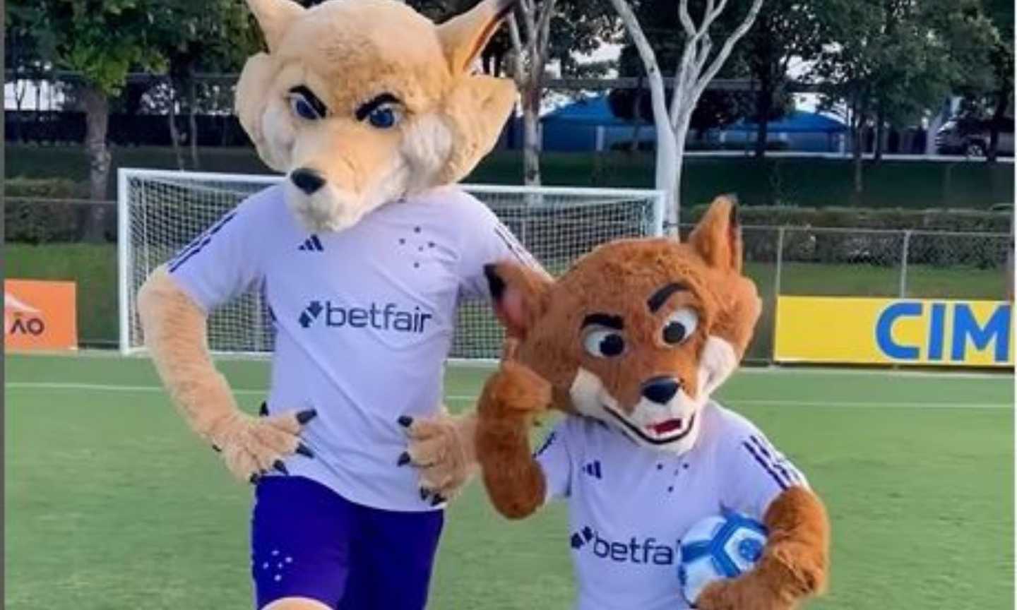 ‘Ronaldo, grassone, ridacci Raposao’: la clamorosa protesta del Cruzeiro col Fenomeno… per la mascotte