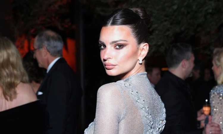 Tra trasparenze e flirt con Harry Styles, Emily Ratajkowski attacca: 'Gli uomini pensano solo con i loro c...!' FOTO