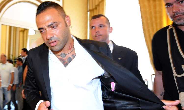 Rhove torna con Pelé, citati altri 4 calciatori: 'Giustizia per Daniel', il 20enne morto in un carcere francese VIDEO