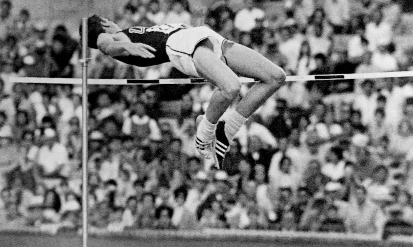 Addio a Fosbury, l'uomo che fece la rivoluzione rovesciando il mondo