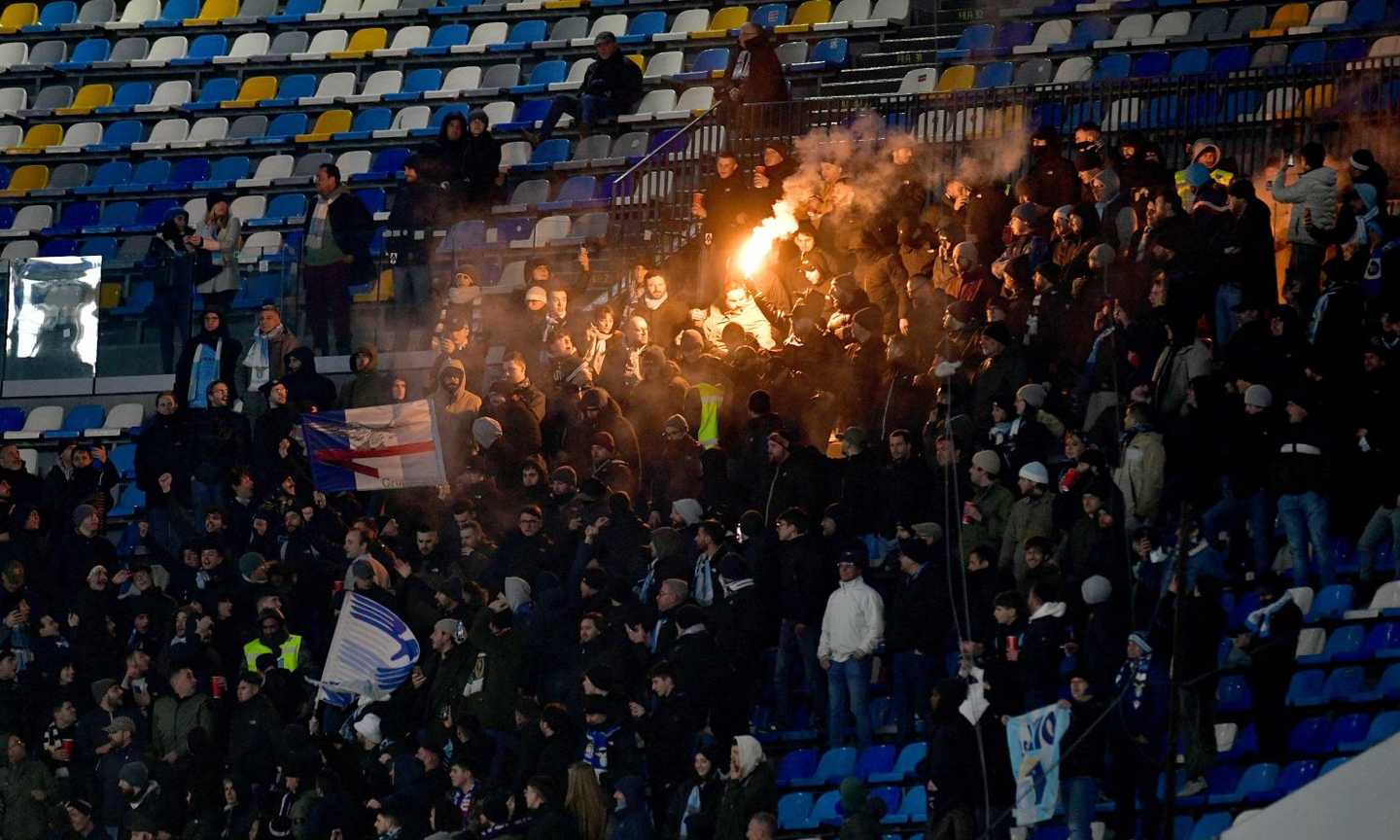 Napoli-Lazio, ferito un bambino da un petardo: arrestati tre tifosi