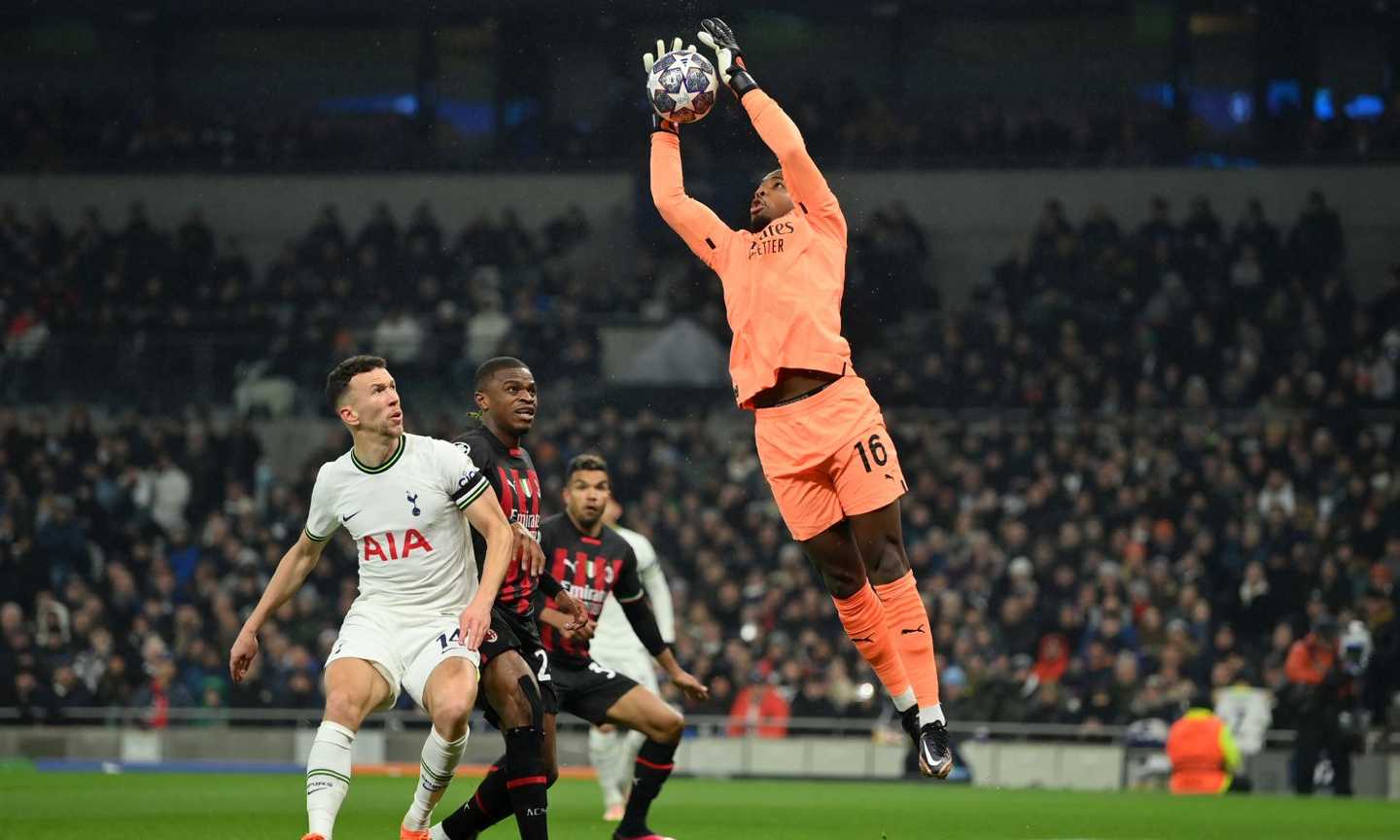 Tottenham, per il post Lloris si guarda in casa Milan