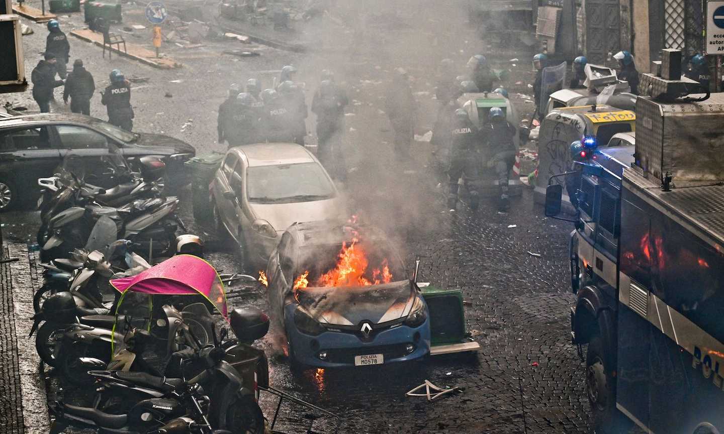 Il sindacato di Polizia: 'Follia urbana a Napoli, questo è solo un assaggio'