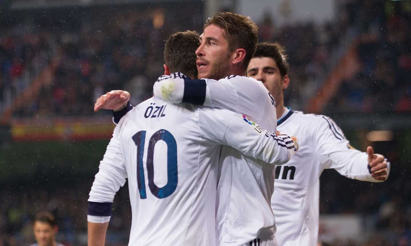 Sergio Ramos celebra Ozil: 'Quanta magia nel tuo calcio!'. E lancia una frecciatina a Mourinho