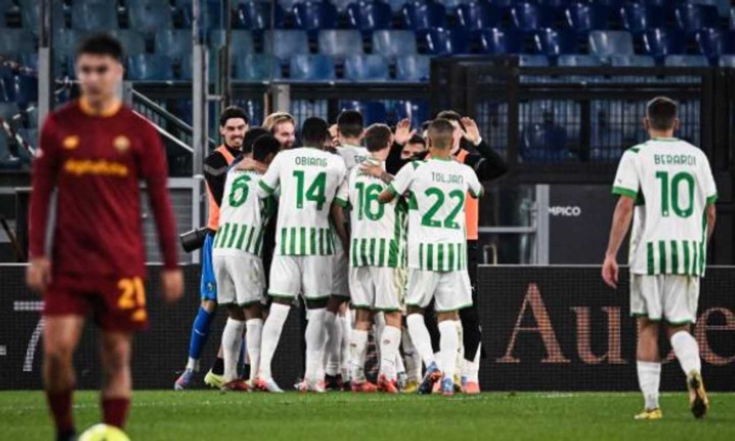 Show di Laurientè e Berardi, rosso a Kumbulla: Roma ko 3-4 col Sassuolo, resta quinta