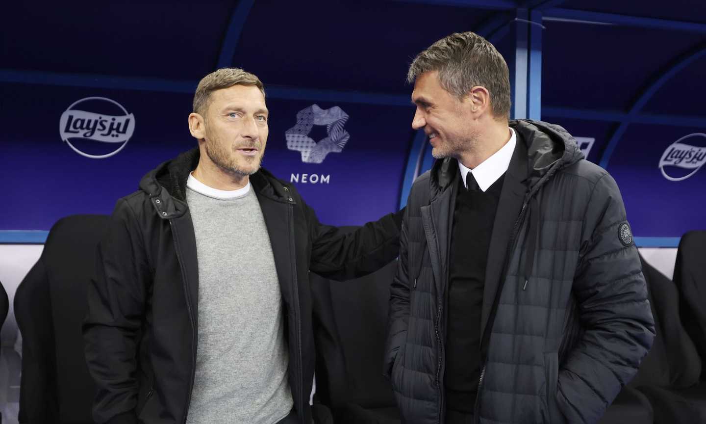 Totti sta con Mourinho: 'Lui apre i portoni per la Roma'. Poi tende la mano a Spalletti...