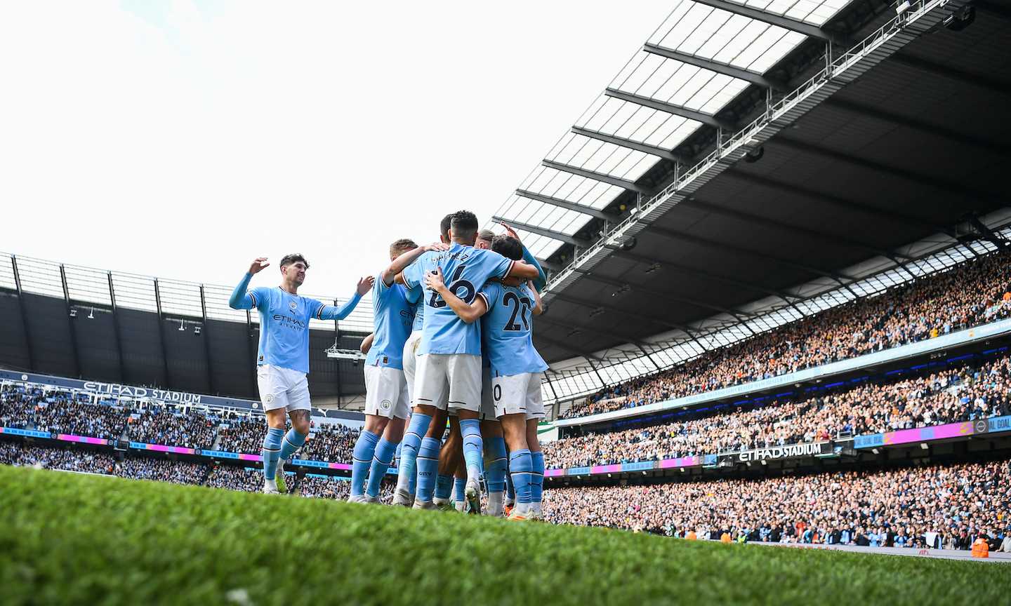 Manchester City: 340 milioni per il nuovo Etihad, mentre l'Italia aspetta il 'grande evento' e la Turchia fa paura  