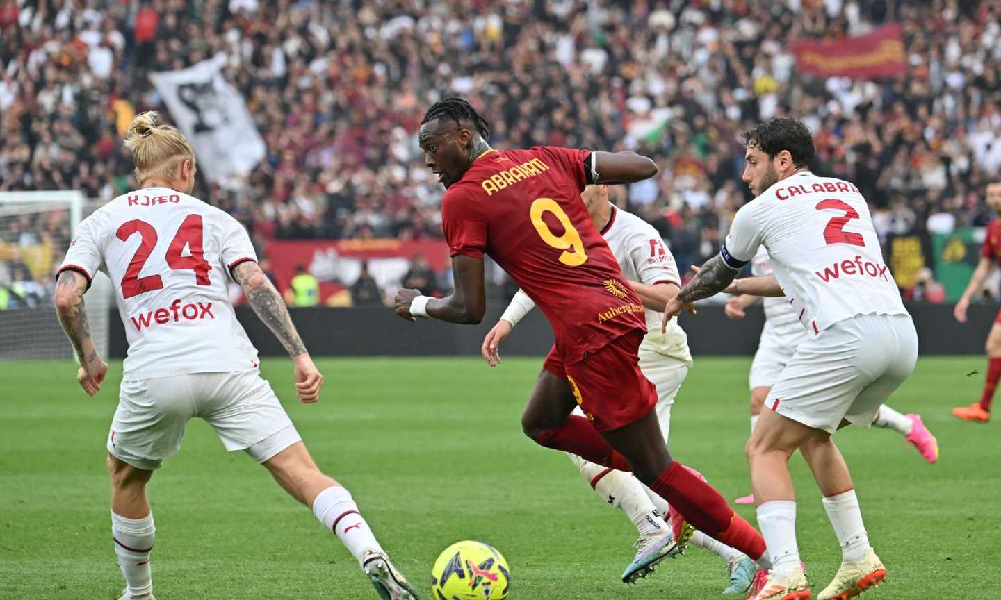 Roma-Milan, un 1-1 tutto nel recupero: Abraham illude, Saelemaekers stoppa la fuga di Mourinho