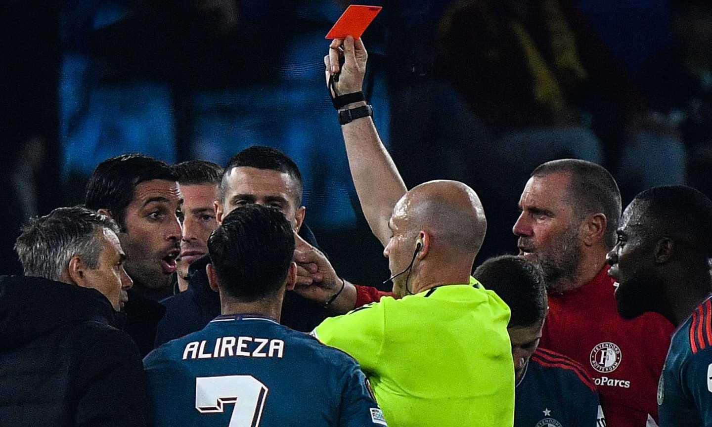 Roma-Feyenoord, la MOVIOLA: follia Foti, colpo a Gimenez e rosso! Gol annullato a Cristante