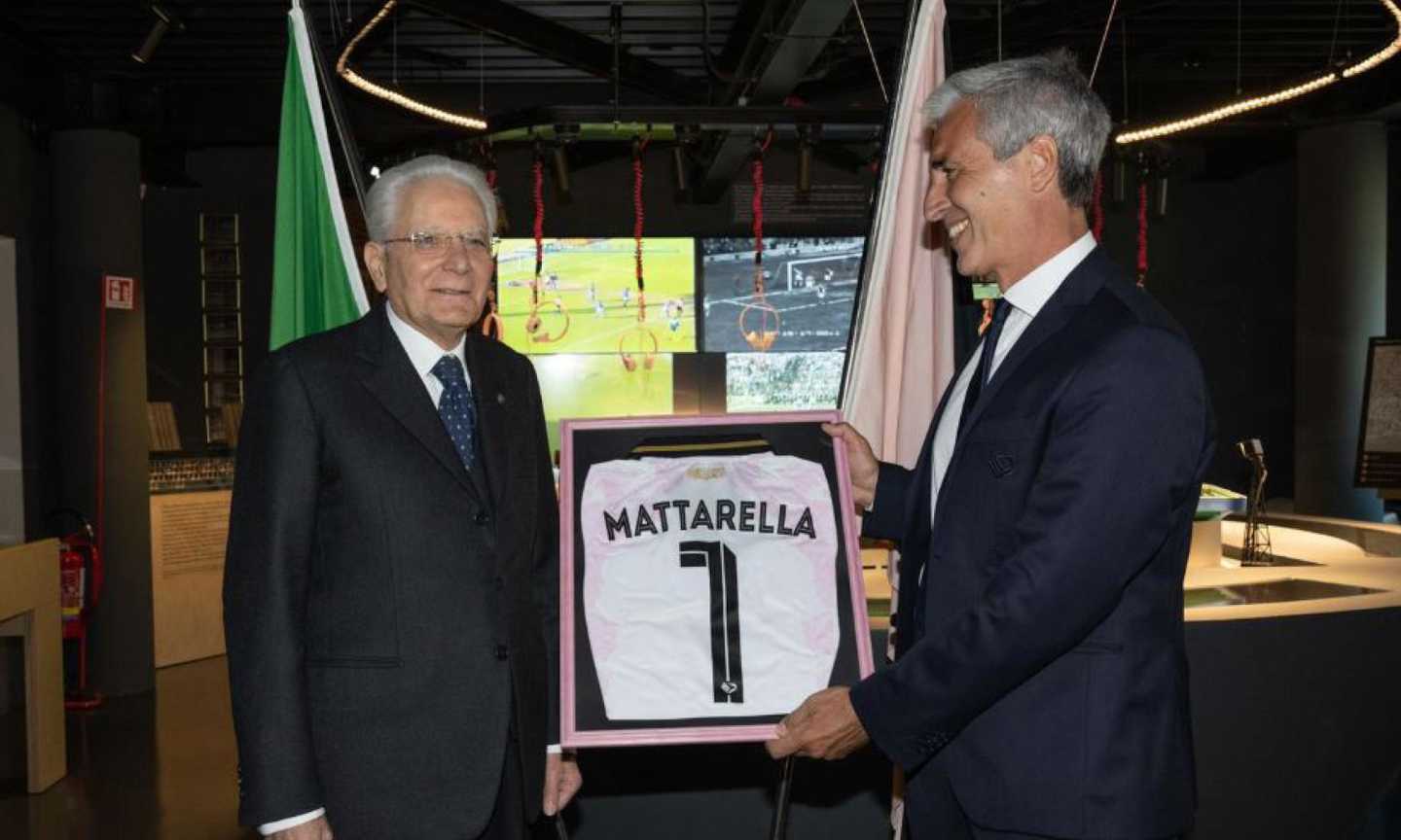 Mattarella in visita al Palermo: 'Un piacere tornare al Barbera, quanti ricordi'