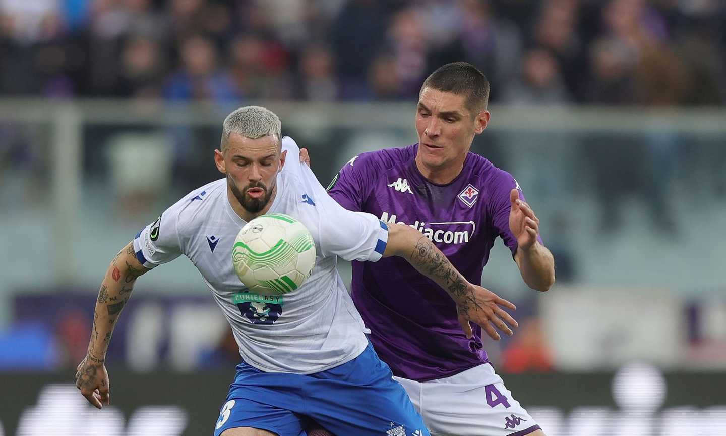 Fiorentina-Lech Poznan, la MOVIOLA: Terzic calcia Skoras, rigore solare. Ma ne manca uno ai viola