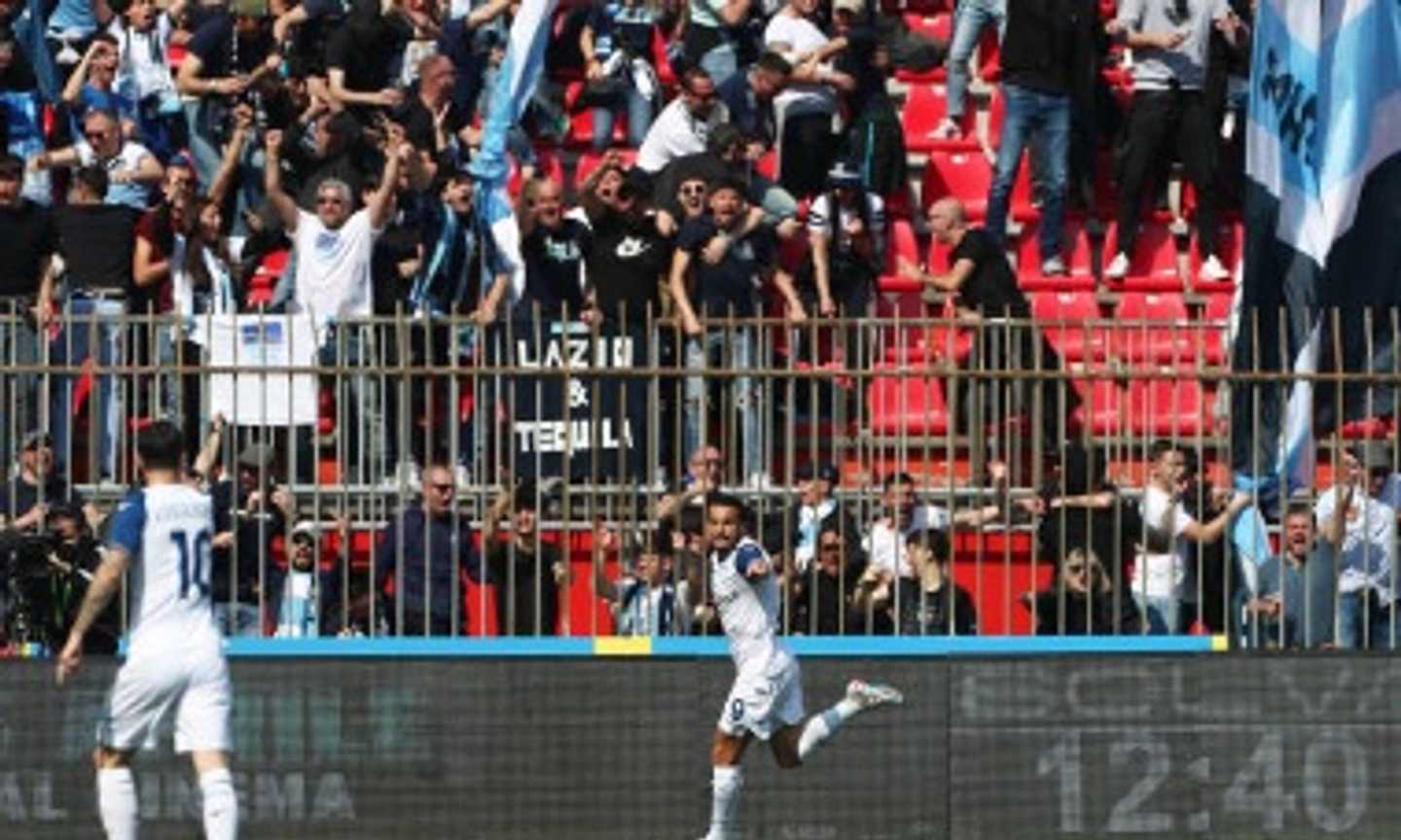 Pedro e SMS, la Lazio vince a Monza ed è sempre più 2ª: +5 sull'Inter e -16 dal Napoli