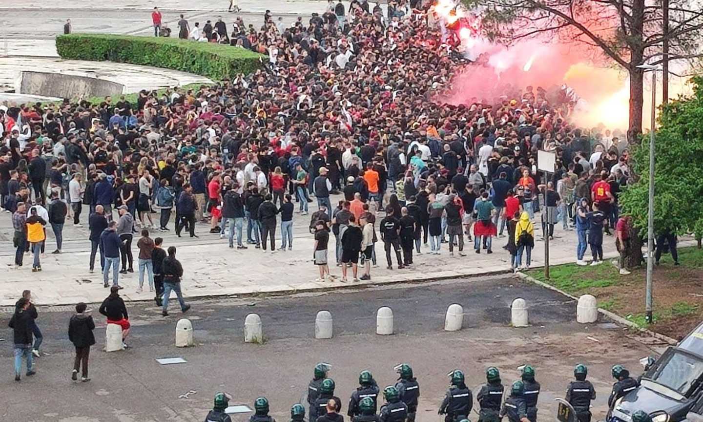 Roma-Salernitana, la curva Sud si svuota: rischio scontri fuori dall'Olimpico!