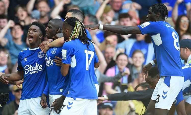 Premier, tutti i verdetti dall'Europa alla salvezza: Aston Villa 7°, Everton salvo. Retrocedono Leicester e Leeds
