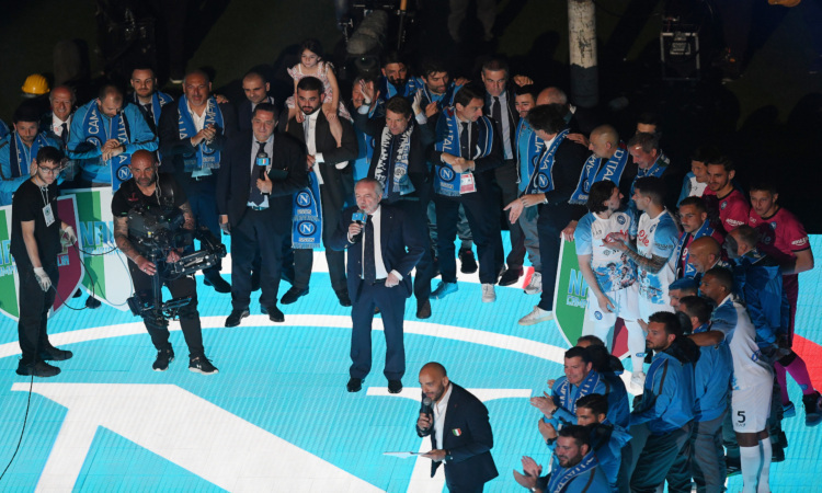De Laurentiis: 'Campionati da aprile a ottobre, matrimoni e comunioni negli stadi. Vorrei un americano e un giapponese al Napoli'
