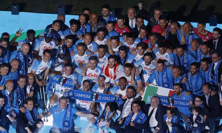 Napoli, FESTA SCUDETTO AL MARADONA. Show De Laurentiis-Starace ...