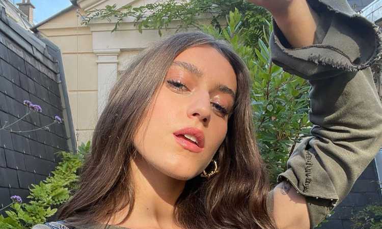 Gaia accende Fiorentina-Inter: da X Factor e Amici alla Coppa Italia, chi è la cantante italo-brasiliana FOTO