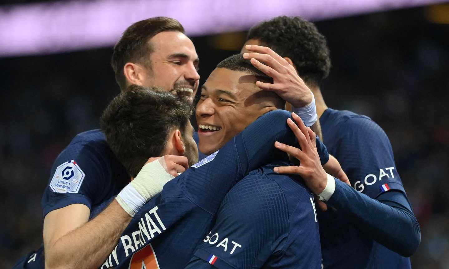 Ligue 1: il PSG ne fa cinque all'Ajaccio. Rosso Hakimi, fischi per Messi. Retrocede l'Ajaccio