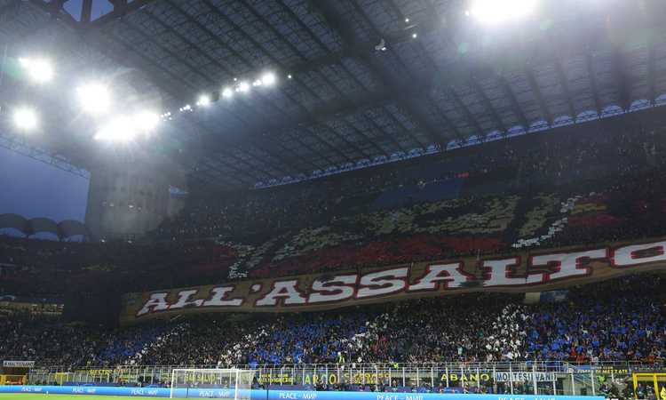 Milan, la Curva Sud sprona: 'Società, vogliamo il salto di qualità' Milan, la Curva Sud sprona: 'Società, vogliamo il salto di qualità'