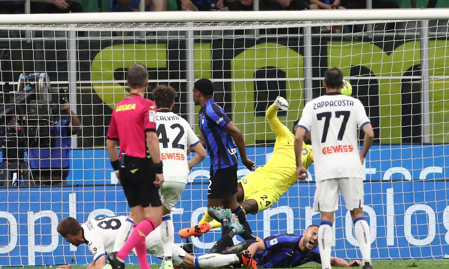 Inter-Atalanta, rivivi la MOVIOLA: annullato gol a Calhanoglu, proteste di D'Ambrosio sulla rete di Pasalic