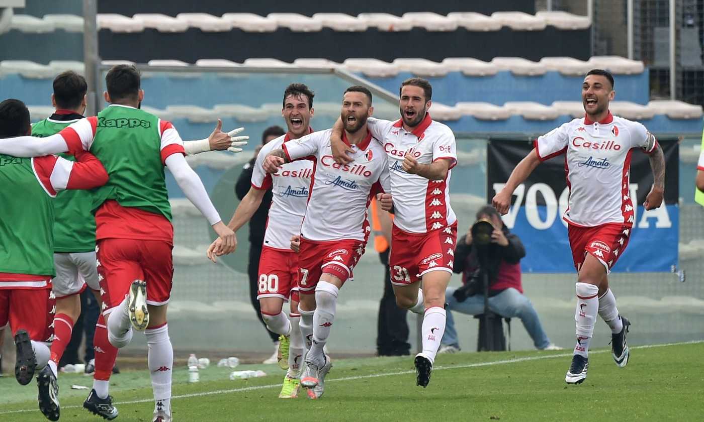 O Bari arrancou o empate em Cagliari aos 51 do 2° tempo e decidirá o acesso  à Serie A no San Nicola