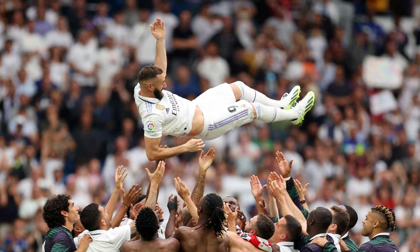 Applausi, sorrisi e lacrime: il Bernabeu saluta Benzema 