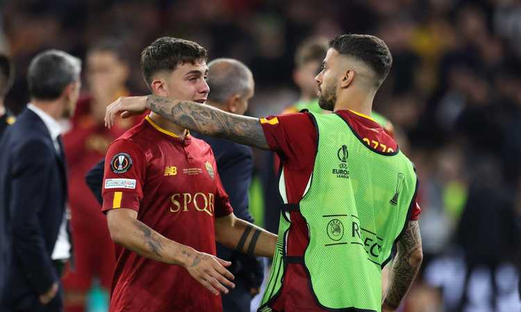 Roma, le lacrime di Dybala: il giro di campo e gli applausi Roma, le lacrime di Dybala: il giro di campo e gli applausi