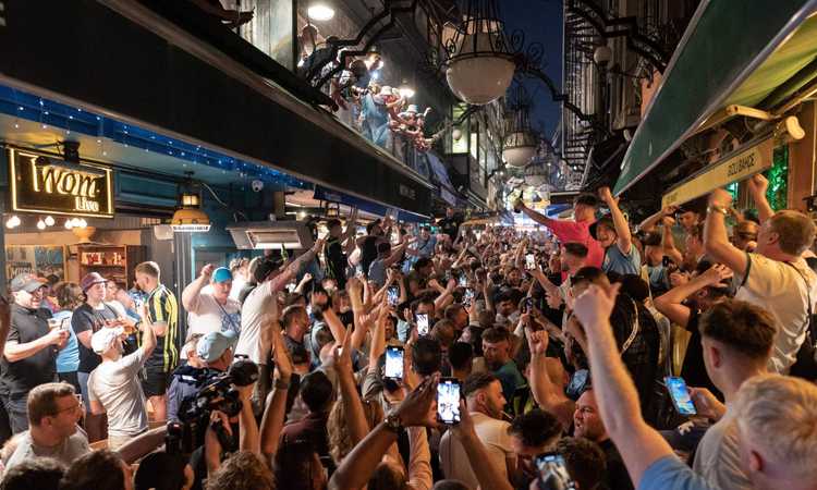 Manchester City-Inter, emozioni da Istanbul: mille trattative, kebab e un taxi in 6 a 180 km/h su una Fiat Egea