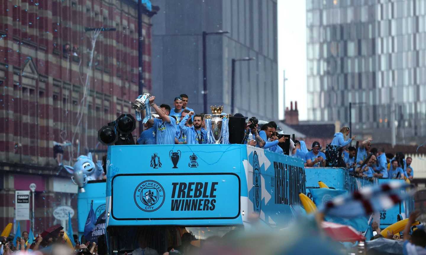 City, la parata dei vincitori del Treble: alcool a fiumi e la Manchester blu in estasi FOTO-VIDEO