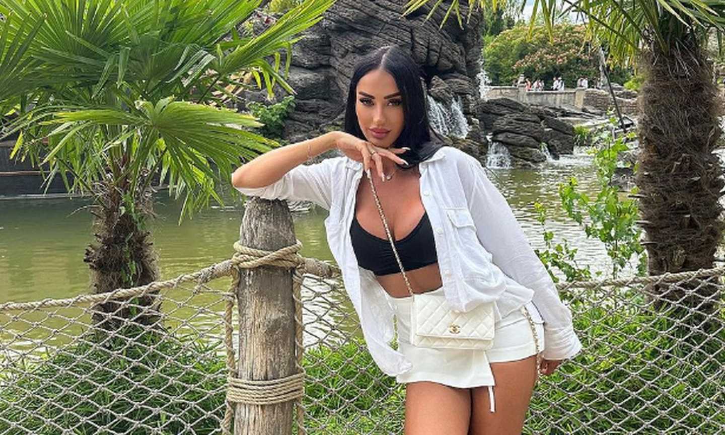 Aurah Ruiz da impazzire tra mare e Parigi: che FOTO per lady Jesé