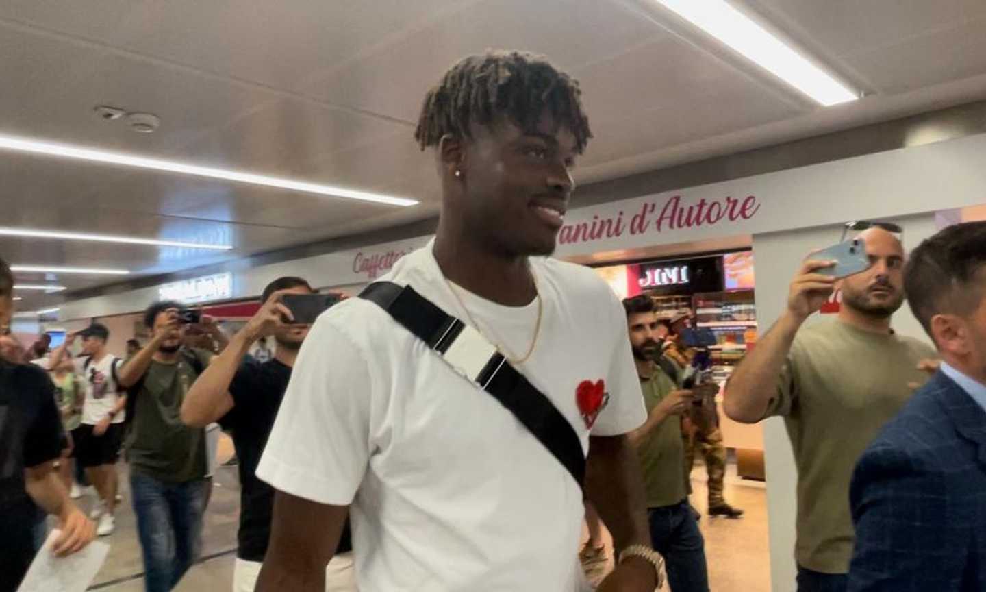 Inter, per Bisseck prima cena a Milano in attesa delle visite: il VIDEO