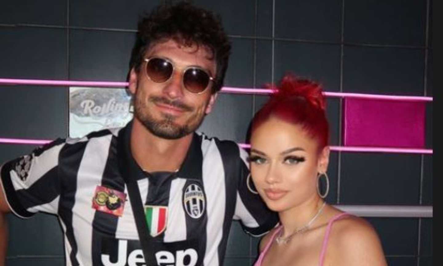 Juve, guarda Hummels: va a un concerto con la maglia bianconera! VIDEO