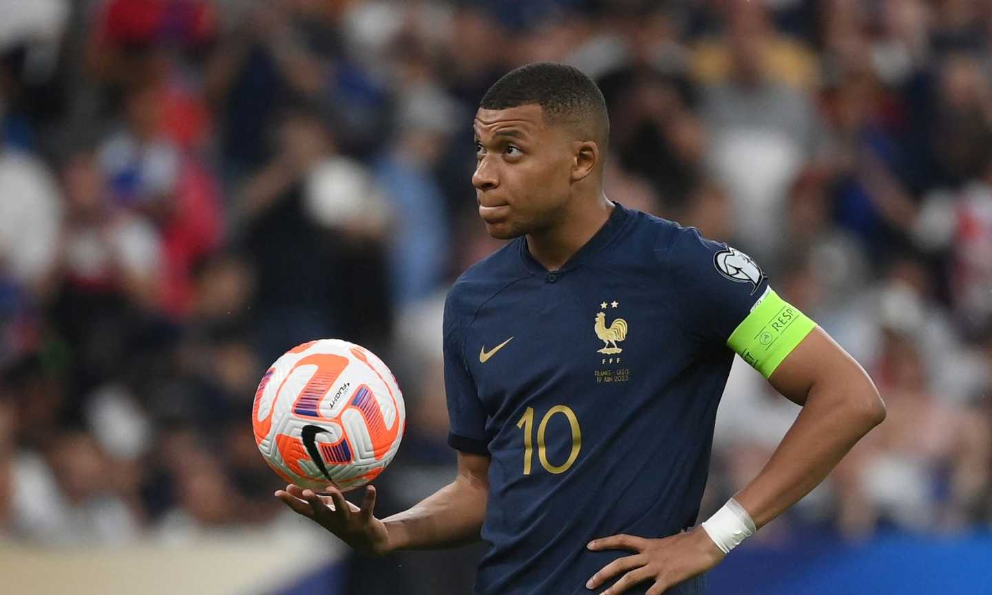 Mbappé, il PSG trema. Al-Khelaifi: 'Non può partire gratis, 14 giorni per decidere'. C'è un rischio con la Uefa