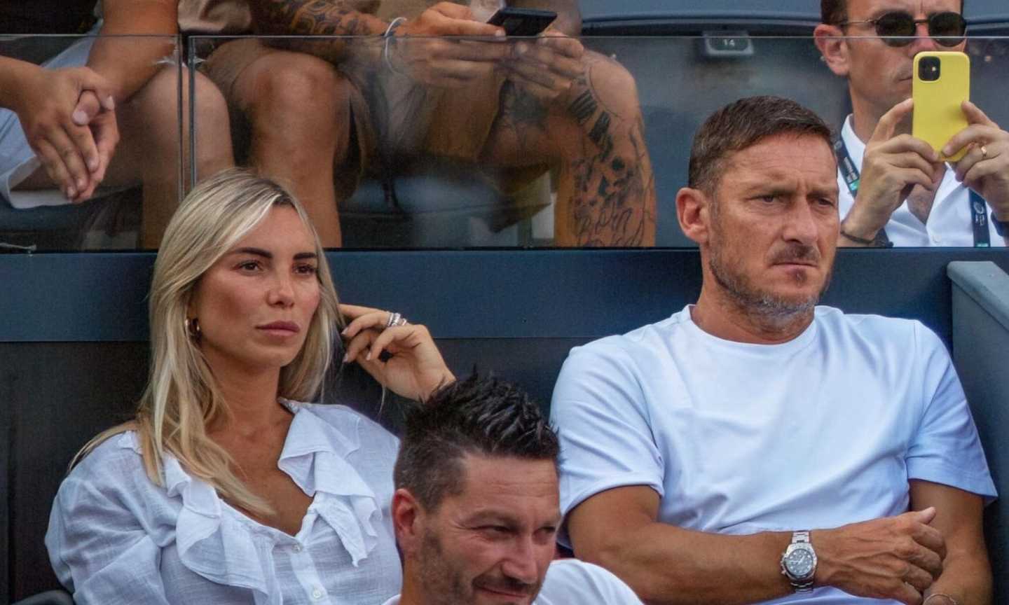 Roma-Frosinone: in tribuna Totti, Ilary e Noemi per vedere Cristian. E arriva la gaffe clamorosa VIDEO