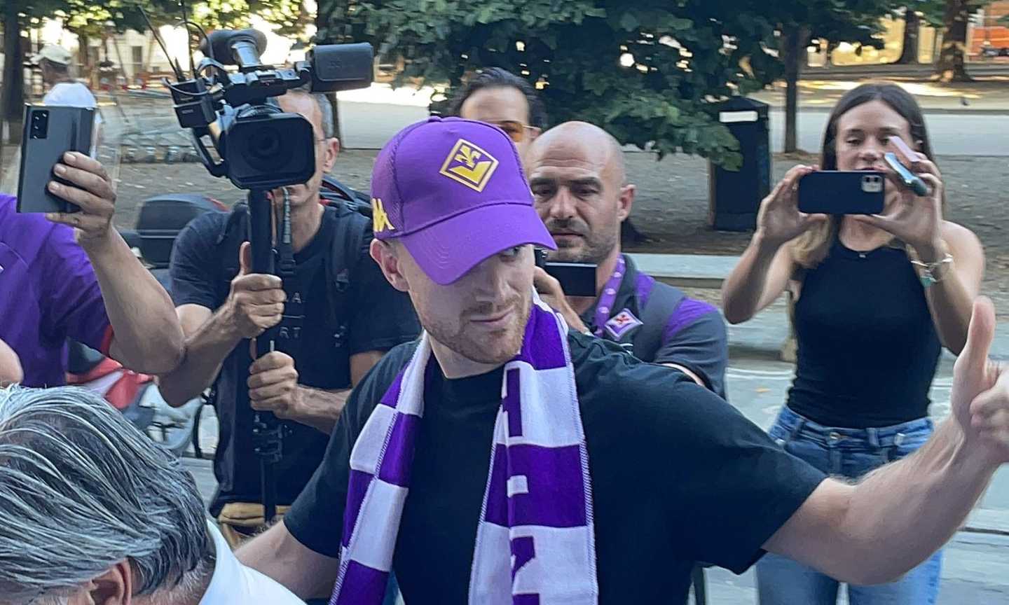 Fiorentina, Beltran è in città: FOTO ed entusiasmo alle visite mediche, i dettagli dell'operazione