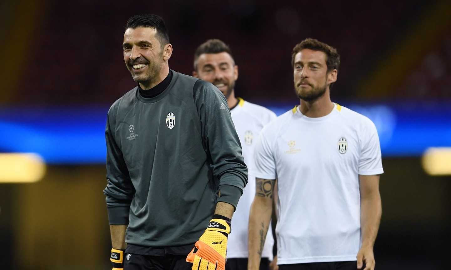 Marchisio celebra Buffon: 'Chiedete a un bambino di disegnare un portiere e disegnerà Gigi'